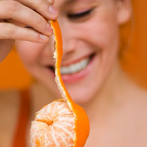 women-peeling-orange-lg1